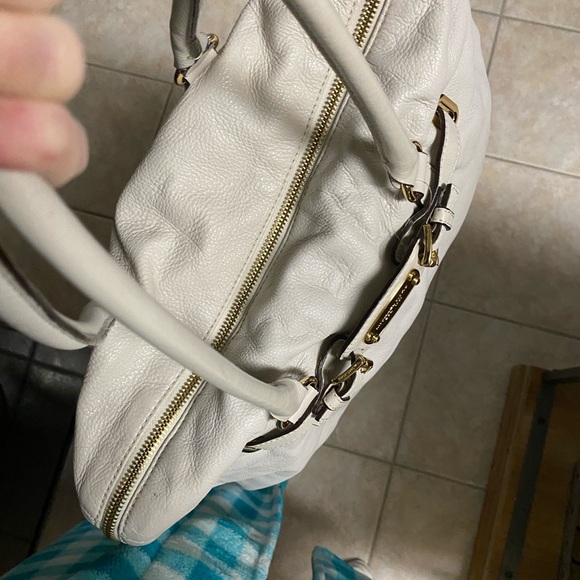 Michael Kors off White Leather Designer Tote/ shoulder /weekender
GUC - Picture 10 of 11